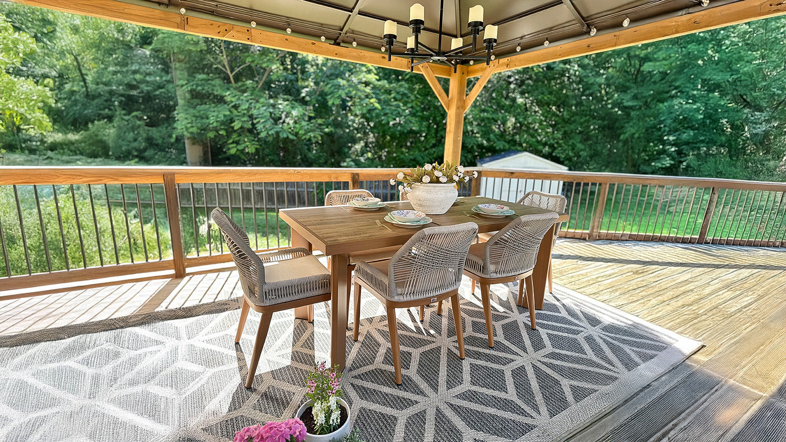 The Quick & Safe Guide to Cleaning Bird Droppings Off Any Outdoor Furniture