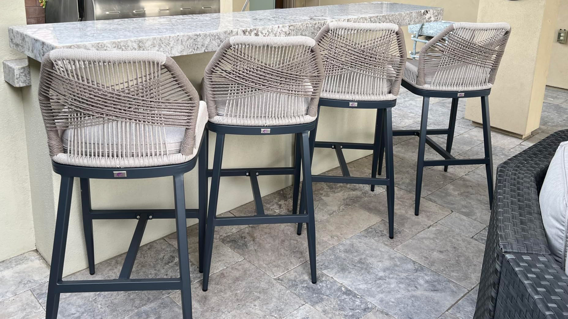 How to Build a Professional Home Bar in Your Backyard