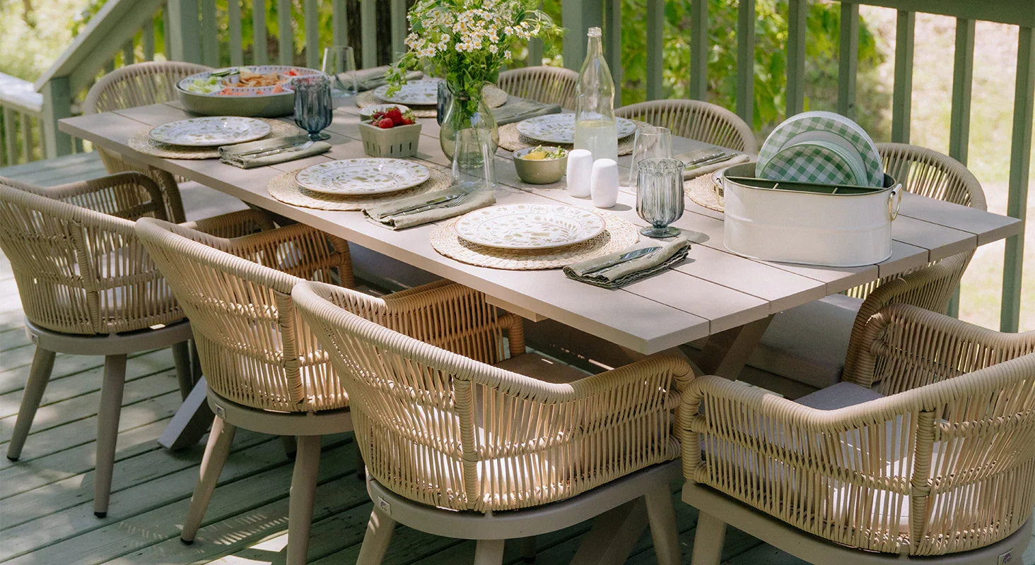 Outdoor Dining Layouts: Maximize Space & Flow